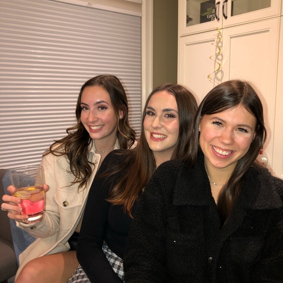 Meet your Posher, Emma - Picture 1 of 1